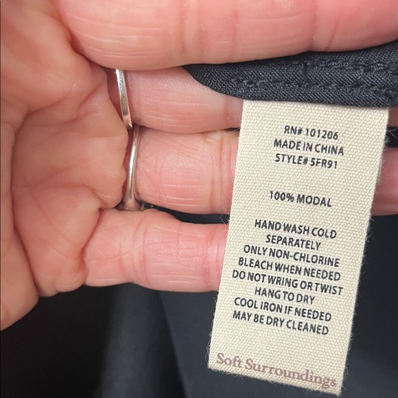 ❤️‍🔥🖤❤️‍🔥Soft Surroundings Elegant Black V-Neck Blouse❤️‍🔥🖤❤️‍🔥 - Picture 6 of 6